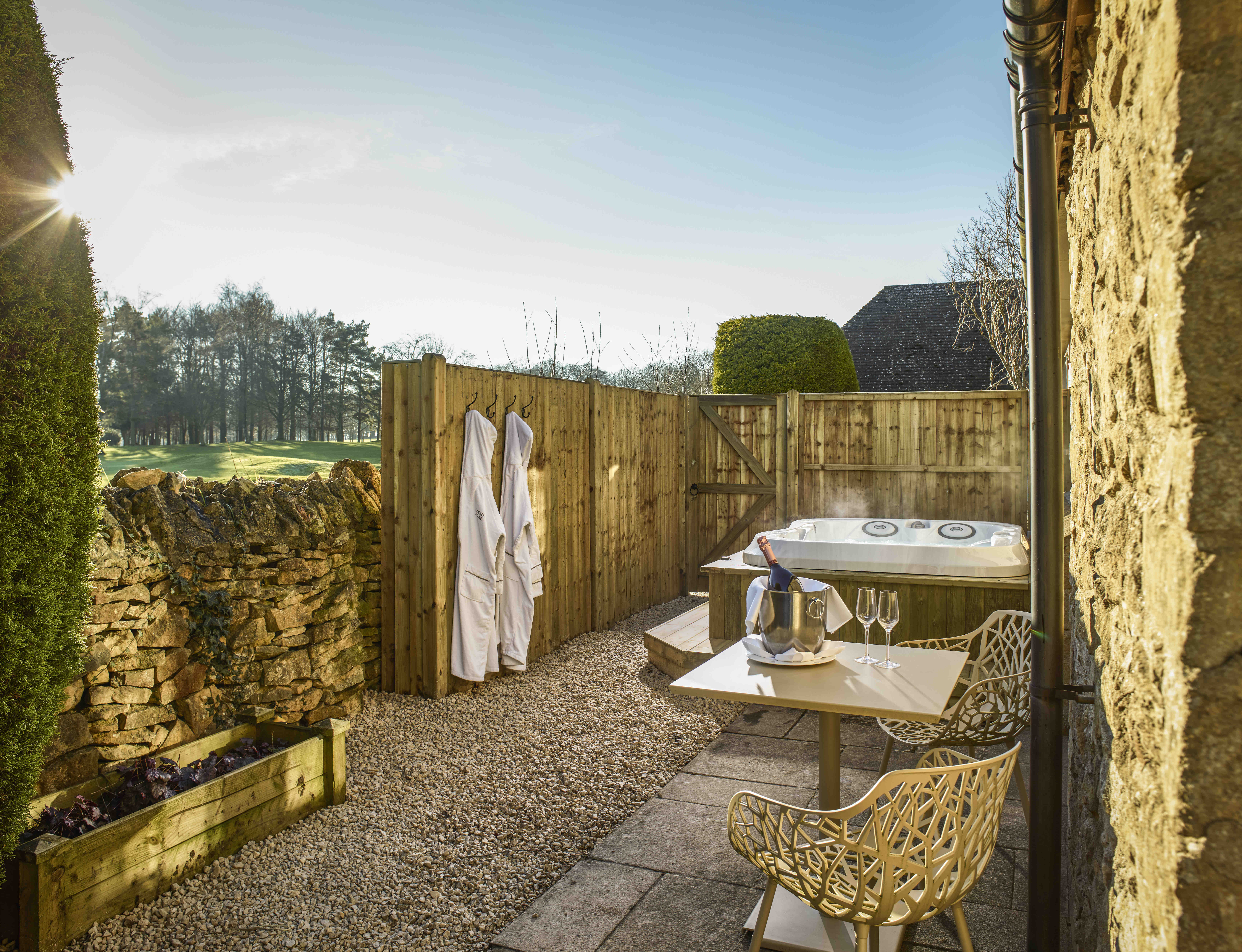 Dormy House Hot Tub Courtyard Suite